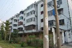 东皋新村大三房中层有车棚