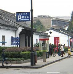 满五年,户型朝南 ,通透。诚心出售,无人读书.