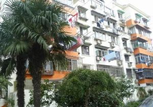 地铁100米 上班族追求出门就地铁shou选