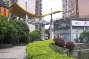会所花园3室1厅东南