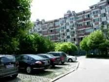 朱泾中心豪装4房 送阁楼和车位 150平使用面积 房东直卖