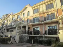 房子是精装修,可以拎包入住,楼层是3 楼,电梯房。