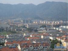 居住主题公园玫瑰华庭 6室3厅 东 南 西 北