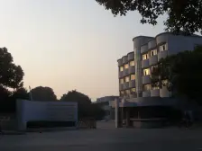 新上好房!油车小区,有30平米自库,停车方便,满五年中间楼层