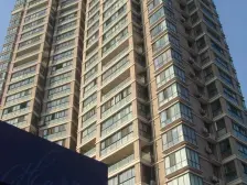 此房满五年,原装,纯正毛坯,视野可看湖景