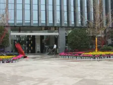 房子是复式的,证上面积只有一层,楼上的房产证不算。