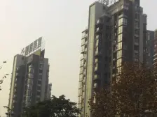 鸳鸯 融科海阔天空二期四房180万