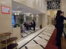 采光十分充足、环境优雅、绿化高、空气清新、坐山环水