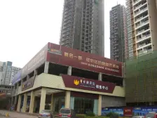 户型方正,适合居家。离轻轨100米