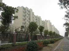 万达旁+精装修+带产权车位+70平大花园+前后无遮挡