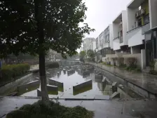 精装修 联排、院子、阳台,独立私家车位,低密度