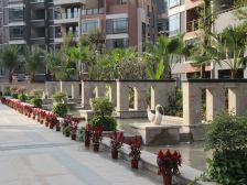 地铁口 户型方正大四房 使用率高 带入户花园有车位