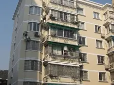 火车站 车四厂小区 中间楼层 南北朝向