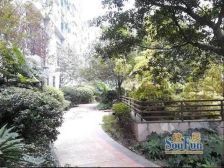 出行方便,小区环境好,户型方正,居住方便舒适