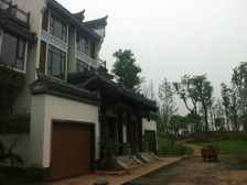 新二 小旁 高 端别墅区 前后花园 户型方正