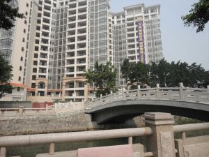 容桂热门地段,电梯两房,装修保养新净业主诚心出售。