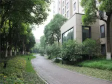 新上电梯南北通两房 户型方正 交通便利 三轨交汇