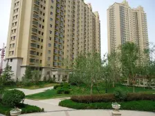 房子户型方正,有电梯,出行方便,单价低,看房方便。