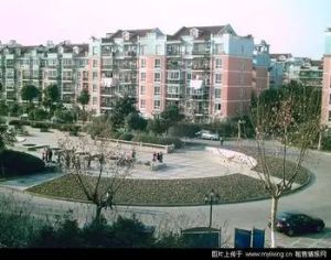 车库上一楼3室2厅精装修直接拎包入住有车位