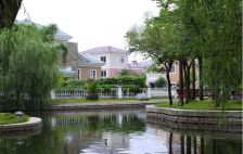 大独栋、大花园草地,纯毛坯,位置好。