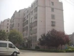 海港新村一付一中,精装修,朝南大车库