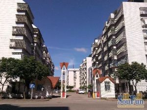 长乐区 景美小区 4房2厅2位 125.12平方 98万 中层