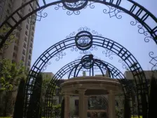 此房三室,户型方正,精装修,中高楼层