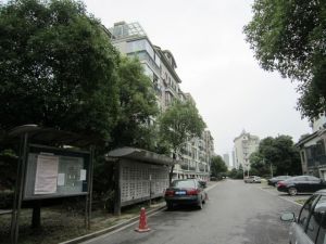 润和天地顶带阁实用面积大,交通方便,配套完善。