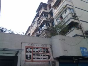 满五年,交通便利,距离银泰城近,配套成熟。地铁口近