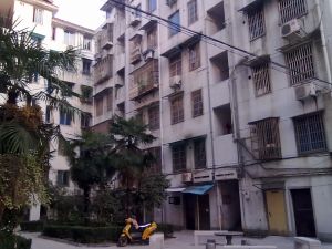 四室自装自住房,楼层好采光足,诚心出售