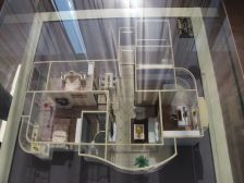 小区也不错,绿化挺好。公交线路很多.出门方便