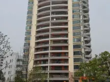 此房地段繁华,绿树成荫,闹中取静,好楼层采光好..