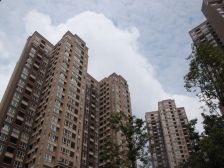 轻奢古典装修风格,带露台带车位,产权满二,诚心卖,