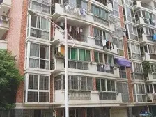 宏达街 精装修大三房 中间楼层 隔壁菜市场 满五年