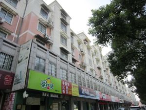 此房户型方正,朝南,好楼层,采光好,配套好