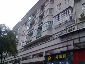 户型好,装修好,阳光充足,看房方便,诚心出售。