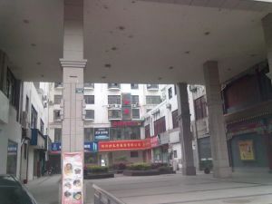 香舍丽都位置世茂近中兴路出行方便老年人好选择