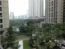 房屋格局方正,视野好、厅出阳台;交通方便