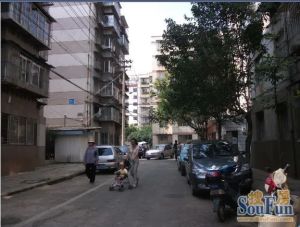 五华区泰和苑小区大两房一楼房东诚意出售
