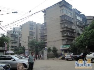 五华区泰和园小区大4房5楼房东诚意出售