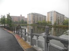 丽泽花园,4室2厅2卫精装修满2年带车库附房。