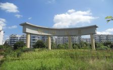 柳湖花园,大三房两厅两卫,有车库,有附房,满两年