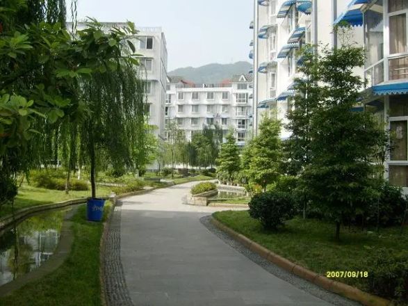 都江堰玉垒名居实景图