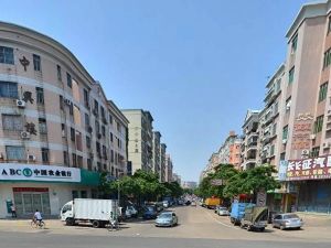 富华路三房二卫,保养干净,有二个阳台使用,光线好。