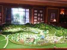 保利二期 电梯低层 朝南看园林