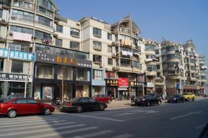老城区房源业主诚心出售带朝南大仓库户型反正