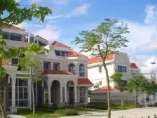 别墅三层 使用面积还不错 停车方便