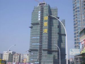 全新毛坯电梯房,带入户花园,小区物业管理严格好