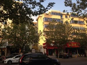 此房格局方正,边套采光好,带院子,小区中间楼栋