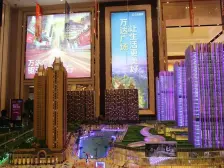 万达广场 精装一房 没欠款 保养好 近地铁口 配套成熟